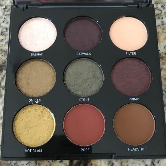 Morphe artistry palette eye shadow. - Picture 2 of 3